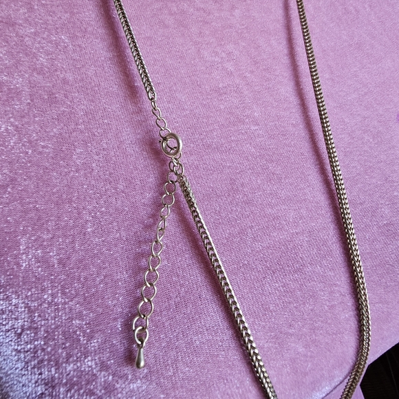 Vintage pale goldtone tassel necklace. - Picture 5 of 9